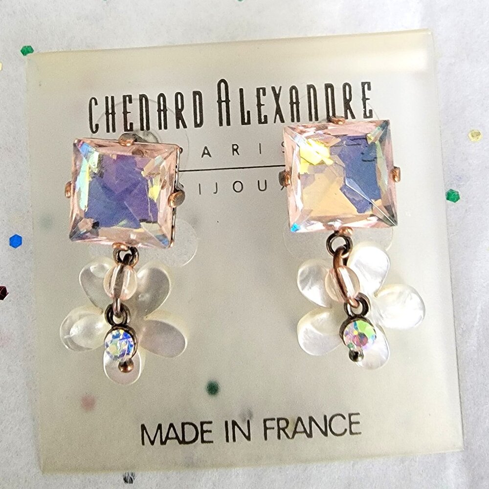 VINTAGE CHENARD ALEXANDRE PARIS FACETED LT.PEACHY/ PINK POST DROP EARRINGS